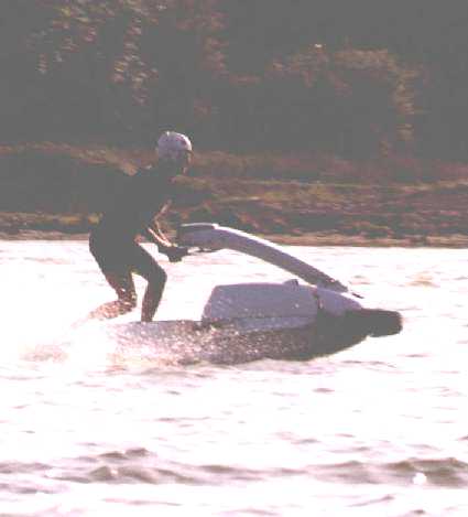 jetski_1.jpg (17157 bytes)