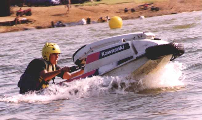 jetski_2.jpg (30825 bytes)